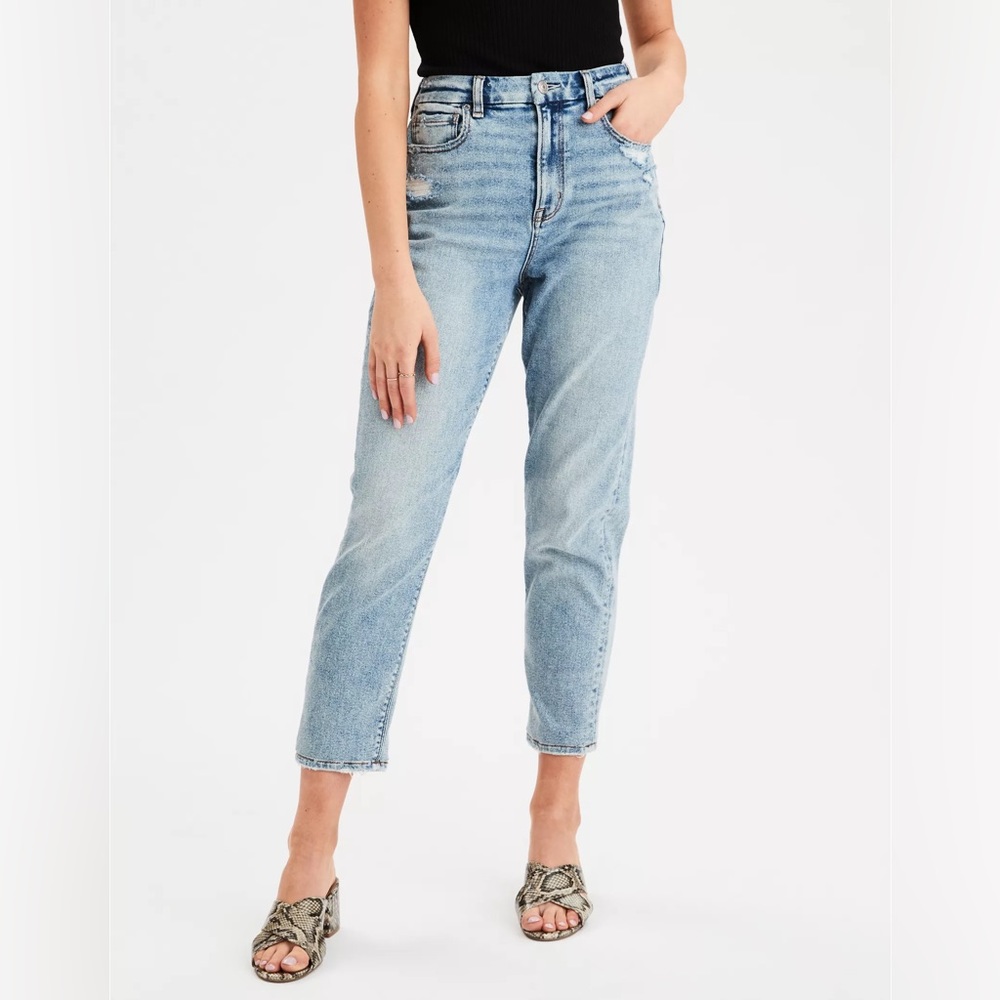 AMERICAN EAGLE | Curvy MOM JEANS. Super cute!!
